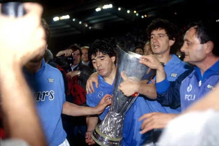 Diego Maradona - Tiểu sử và thành tích của “cậu bé vàng” Argentina - Ảnh 6. Diego Maradona - Tiểu sử và thành tích của “cậu bé vàng” Argentina - Ảnh 6.