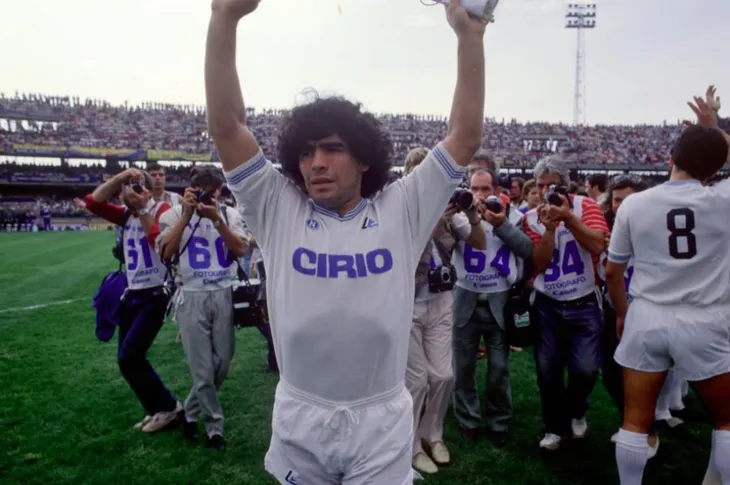 Diego Maradona - Tiểu sử và thành tích của “cậu bé vàng” Argentina - Ảnh 5. Diego Maradona - Tiểu sử và thành tích của “cậu bé vàng” Argentina - Ảnh 5.