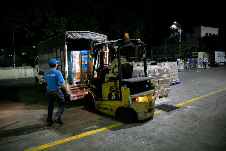 10 tấn sản phẩm dinh dưỡng “bay thẳng đến Việt Nam để điều trị trẻ suy dinh dưỡng ở miền Trung - Ảnh 1. 10 tấn sản phẩm dinh dưỡng “bay thẳng đến Việt Nam để điều trị trẻ suy dinh dưỡng ở miền Trung - Ảnh 1.