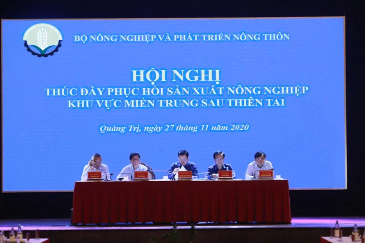 Chính phủ hỗ trợ khẩn miền Trung 1.250 tỷ đồng, 21,53 triệu USD từ nước ngoài chuyển về - Ảnh 1. Chính phủ hỗ trợ khẩn miền Trung 1.250 tỷ đồng, 21,53 triệu USD từ nước ngoài chuyển về - Ảnh 1.