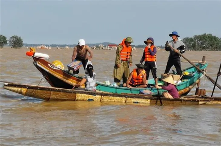 Công ty Cổ phần Phát triển Điện lực Việt Nam hướng về miền Trung ruột thịt - Ảnh 1.