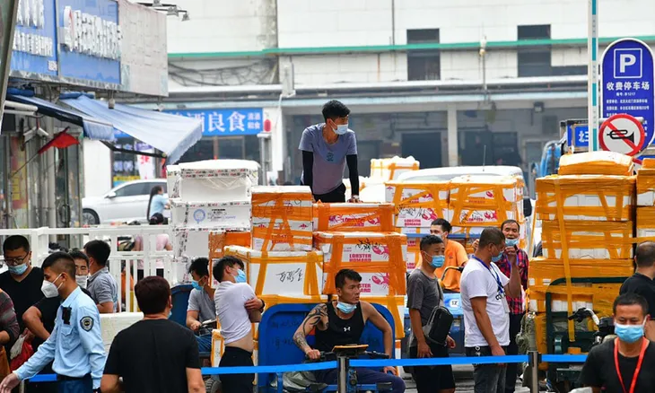 Trung Quốc dừng bán thực phẩm đông lạnh tại 2 chợ dân sinh - Ảnh 2. Trung Quốc dừng bán thực phẩm đông lạnh tại 2 chợ dân sinh - Ảnh 2.