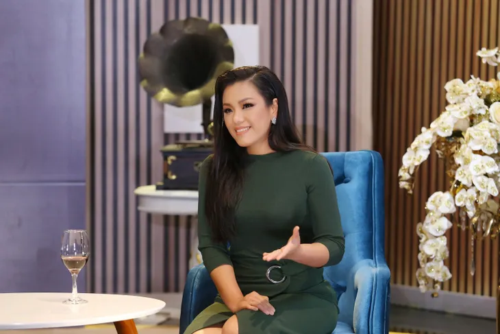 Phương Vy Idol “chê” chồng Tây nhiều chuyện, hậu đậu nhưng lại rất thần tượng - Ảnh 1. Phương Vy Idol “chê” chồng Tây nhiều chuyện, hậu đậu nhưng lại rất thần tượng - Ảnh 1.