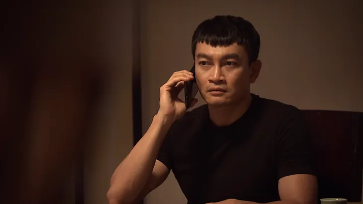 Lửa ấm - Tập 42: Khánh lộ chyện ở chung khách sạn với Thủy, Ngọc như chớp được cơ hội vàng - Ảnh 2. Lửa ấm - Tập 42: Khánh lộ chyện ở chung khách sạn với Thủy, Ngọc như chớp được cơ hội vàng - Ảnh 2.