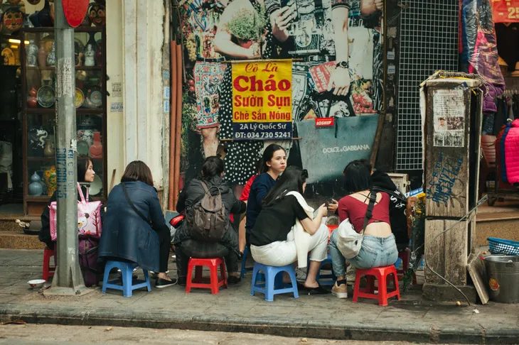 Miền Bắc trở gió, người Hà Nội làm gì? - Ảnh 2. Miền Bắc trở gió, người Hà Nội làm gì? - Ảnh 2.