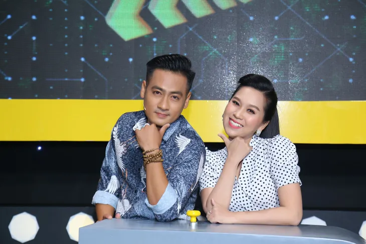 Diễn viên Long Hồ “cao tay” gài bẫy đối thủ nhưng lại bị vợ Hồng Phượng “mắng” không thương tiếc - Ảnh 2. Diễn viên Long Hồ “cao tay” gài bẫy đối thủ nhưng lại bị vợ Hồng Phượng “mắng” không thương tiếc - Ảnh 2.