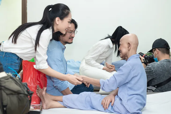 Hoa hậu Đỗ Thị Hà và 2 Á hậu giản dị trong chuyến từ thiện đầu tiên - Ảnh 5. Hoa hậu Đỗ Thị Hà và 2 Á hậu giản dị trong chuyến từ thiện đầu tiên - Ảnh 5.