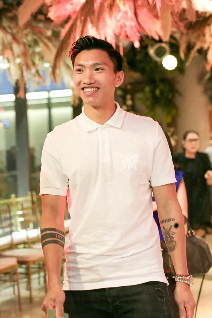 Đoàn Văn Hậu cổ vũ Doãn Hải My diễn thời trang - Ảnh 6. Đoàn Văn Hậu cổ vũ Doãn Hải My diễn thời trang - Ảnh 6.