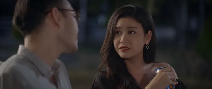 Trói buộc yêu thương - Tập 20: Thanh rối bời khi ở bên tình cũ, Tiến lao vào hôn Phương trong men say - Ảnh 5. Trói buộc yêu thương - Tập 20: Thanh rối bời khi ở bên tình cũ, Tiến lao vào hôn Phương trong men say - Ảnh 5.