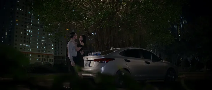 Trói buộc yêu thương - Tập 20: Thanh rối bời khi ở bên tình cũ, Tiến lao vào hôn Phương trong men say - Ảnh 7. Trói buộc yêu thương - Tập 20: Thanh rối bời khi ở bên tình cũ, Tiến lao vào hôn Phương trong men say - Ảnh 7.