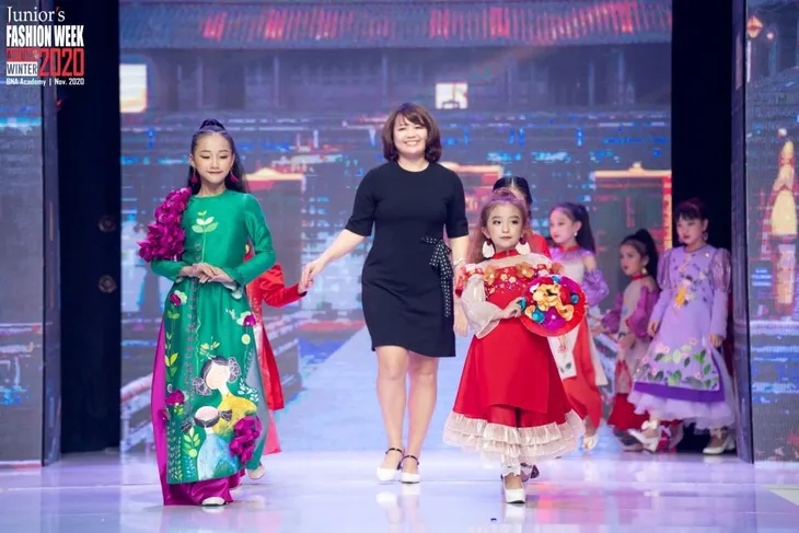 Gần 200 mẫu thí trình diễn tại Tuần lễ thời trang trẻ em Thu Đông 2020 - Ảnh 3. Gần 200 mẫu thí trình diễn tại Tuần lễ thời trang trẻ em Thu Đông 2020 - Ảnh 3.