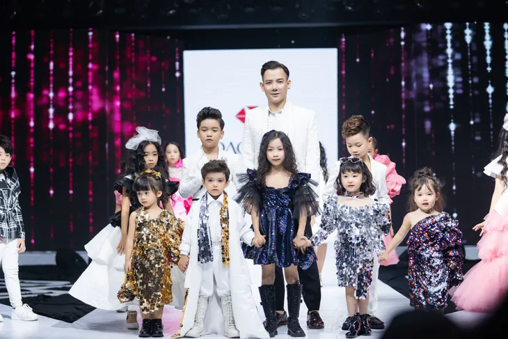 W Fashion show quy tụ những thiết kế thời trang độc đáo - Ảnh 6. W Fashion show quy tụ những thiết kế thời trang độc đáo - Ảnh 6.
