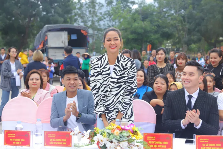 H’Hen Niê - Đại sứ phòng chống tảo hôn: Tôi có thể lấy chồng khi 14, 15 tuổi nhưng không... - Ảnh 1. H’Hen Niê - Đại sứ phòng chống tảo hôn: Tôi có thể lấy chồng khi 14, 15 tuổi nhưng không... - Ảnh 1.
