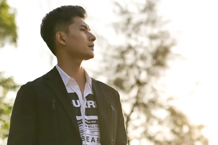 “Bạn trai tin đồn” hộ tống Lệ Quyên biểu diễn tại Hà Nội - Ảnh 3. “Bạn trai tin đồn” hộ tống Lệ Quyên biểu diễn tại Hà Nội - Ảnh 3.