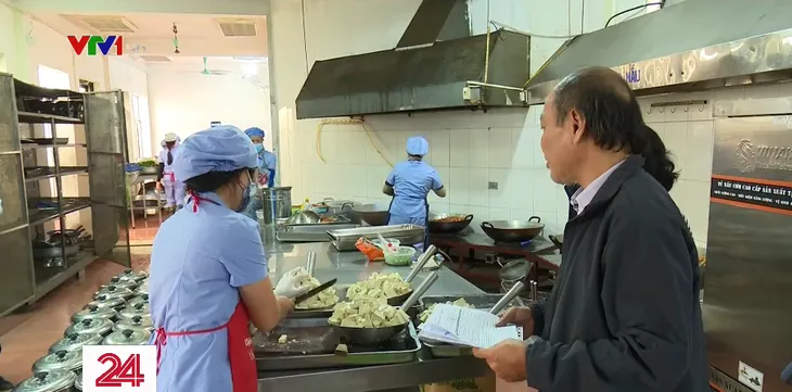 Hà Nội: Bất thường học sinh nghỉ ốm chưa rõ nguyên nhân - Ảnh 1. Hà Nội: Bất thường học sinh nghỉ ốm chưa rõ nguyên nhân - Ảnh 1.