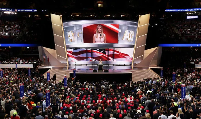 Ivanka - con gái cưng của Tổng thống Trump: Không chỉ đẹp mà còn giỏi - Ảnh 12. Ivanka - con gái cưng của Tổng thống Trump: Không chỉ đẹp mà còn giỏi - Ảnh 12.