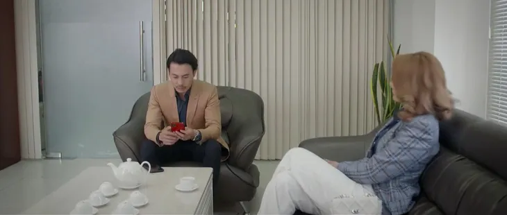 Trói buộc yêu thương - Tập 21: Tiến tiết lộ lý do để vợ đi biển với người yêu cũ - Ảnh 2. Trói buộc yêu thương - Tập 21: Tiến tiết lộ lý do để vợ đi biển với người yêu cũ - Ảnh 2.