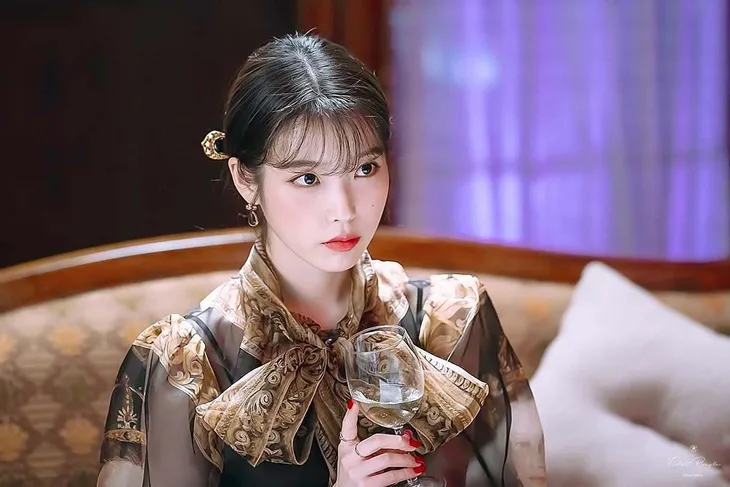 IU - Bước chuyển mình thăng hoa từ ca sĩ sang diễn viên - Ảnh 5. IU - Bước chuyển mình thăng hoa từ ca sĩ sang diễn viên - Ảnh 5.