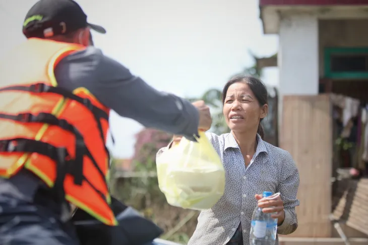 ĐBQH: Đừng mang danh từ thiện để đánh bóng tên tuổi hay phô trương đạo đức - Ảnh 2. ĐBQH: Đừng mang danh từ thiện để đánh bóng tên tuổi hay phô trương đạo đức - Ảnh 2.