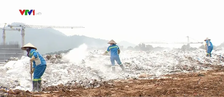 Vệ sinh môi trường khu liên hợp chất thải Nam Sơn, chặn đứng phát tán mùi ra khu dân cư - Ảnh 1. Vệ sinh môi trường khu liên hợp chất thải Nam Sơn, chặn đứng phát tán mùi ra khu dân cư - Ảnh 1.