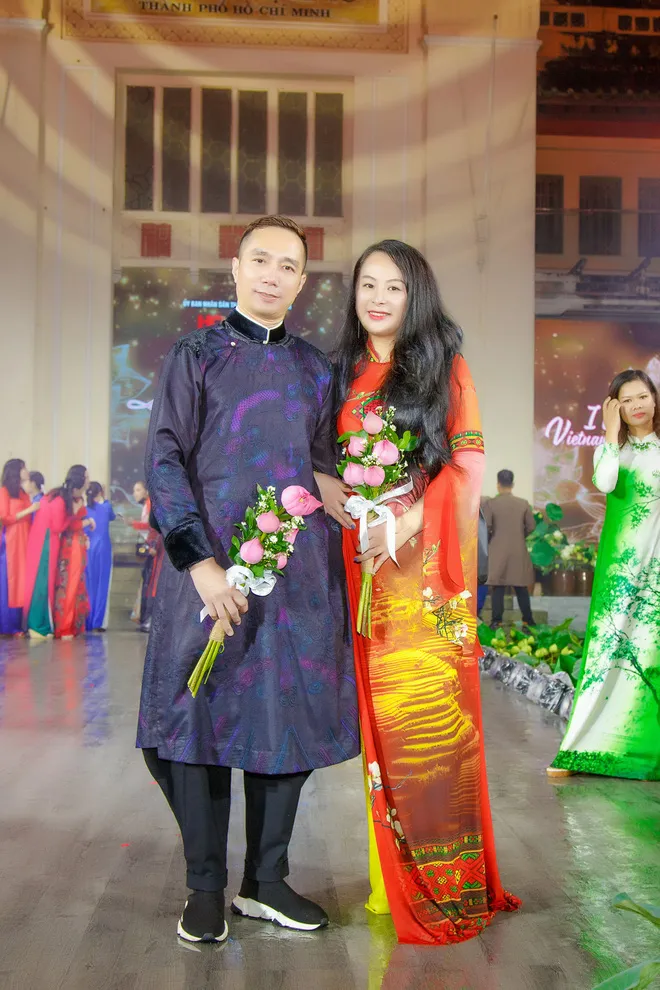 Sắc hoa của NTK Vũ Thảo Giang gây ấn tượng mạnh - Ảnh 1. Sắc hoa của NTK Vũ Thảo Giang gây ấn tượng mạnh - Ảnh 1.