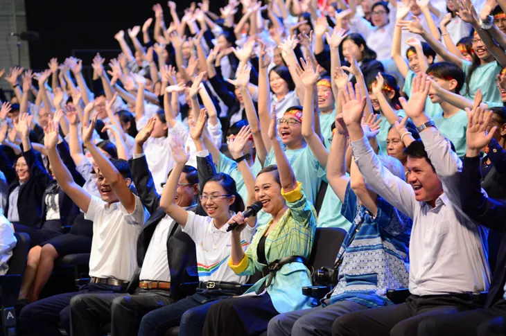 Đường tới Cầu vồng 2020: Top 4 tự tin bên dàn BTV, MC nổi tiếng của VTV - Ảnh 4. Đường tới Cầu vồng 2020: Top 4 tự tin bên dàn BTV, MC nổi tiếng của VTV - Ảnh 4.