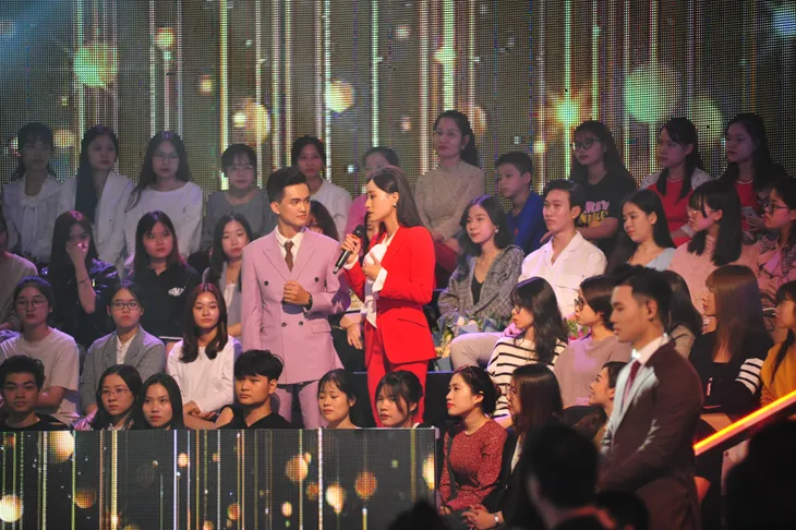 Đường tới Cầu vồng 2020: Top 4 tự tin bên dàn BTV, MC nổi tiếng của VTV - Ảnh 12. Đường tới Cầu vồng 2020: Top 4 tự tin bên dàn BTV, MC nổi tiếng của VTV - Ảnh 12.