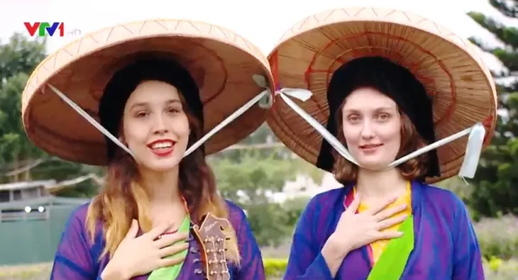 Gặp gỡ hai bông hồng Nga yêu ca khúc Việt Nam - Ảnh 2. Gặp gỡ hai bông hồng Nga yêu ca khúc Việt Nam - Ảnh 2.