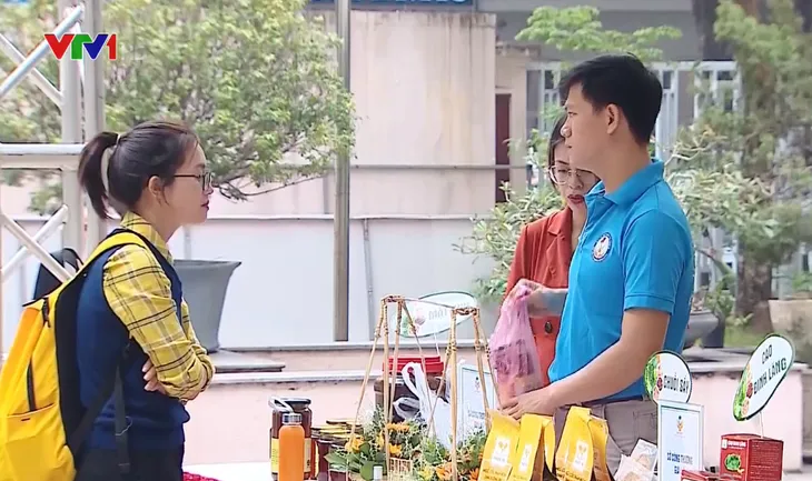 Hà Nội đẩy mạnh liên kết tiêu thụ sản phẩm, thực phẩm an toàn - Ảnh 1. Hà Nội đẩy mạnh liên kết tiêu thụ sản phẩm, thực phẩm an toàn - Ảnh 1.