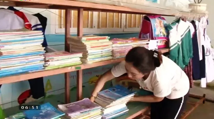 Tủ đồ yêu thương dành cho học sinh nghèo - Ảnh 1. Tủ đồ yêu thương dành cho học sinh nghèo - Ảnh 1.
