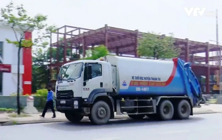 Hà Nội mạnh tay với xe vận chuyển rác - Ảnh 1. Hà Nội mạnh tay với xe vận chuyển rác - Ảnh 1.