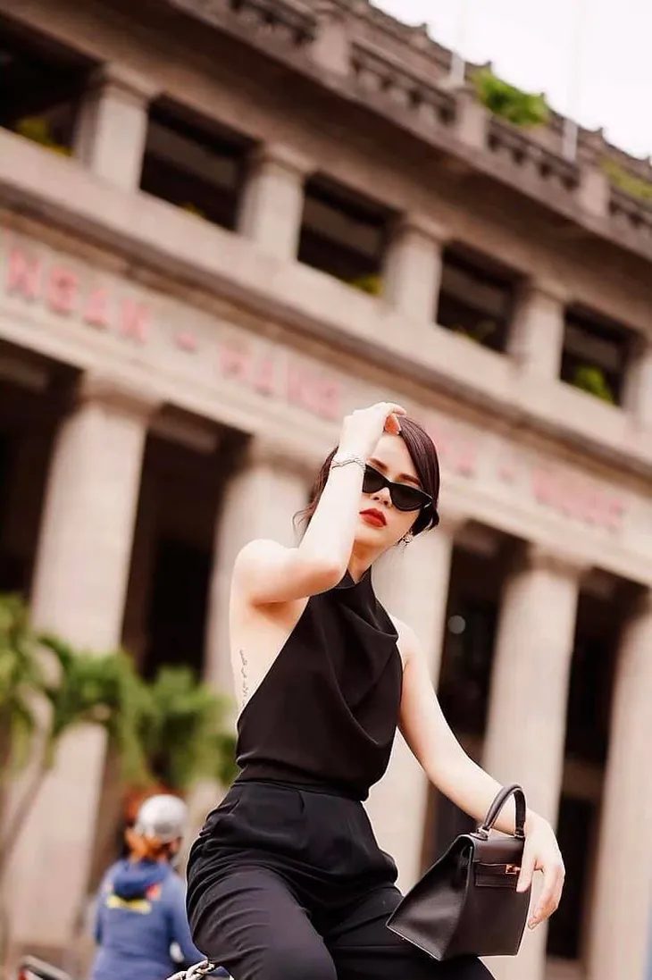 Lương Thu Trang hóa thành quý cô sành điệu trong bộ ảnh mới - Ảnh 3. Lương Thu Trang hóa thành quý cô sành điệu trong bộ ảnh mới - Ảnh 3.