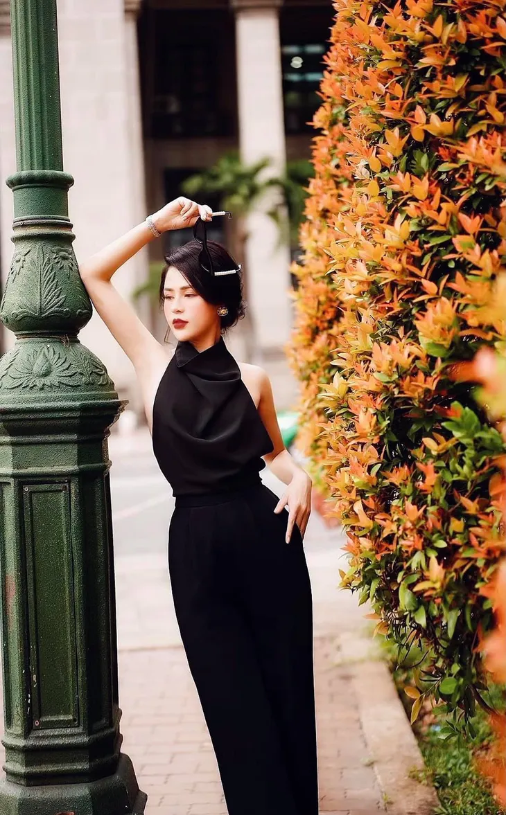 Lương Thu Trang hóa thành quý cô sành điệu trong bộ ảnh mới - Ảnh 6. Lương Thu Trang hóa thành quý cô sành điệu trong bộ ảnh mới - Ảnh 6.