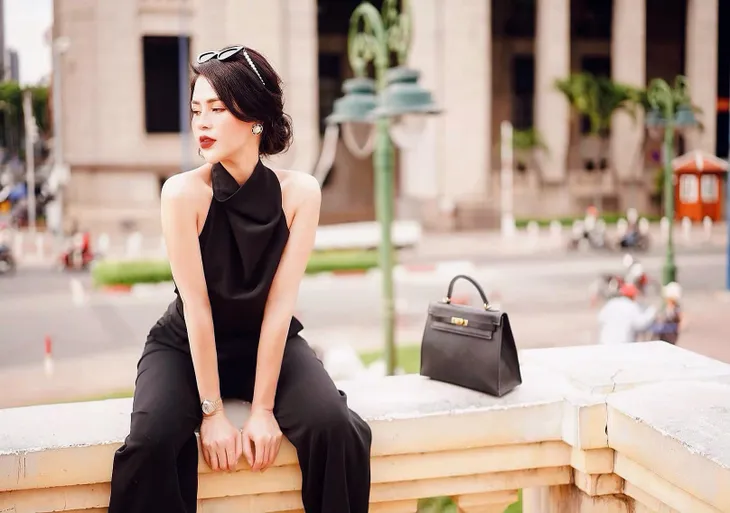 Lương Thu Trang hóa thành quý cô sành điệu trong bộ ảnh mới - Ảnh 7. Lương Thu Trang hóa thành quý cô sành điệu trong bộ ảnh mới - Ảnh 7.
