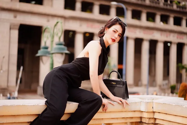 Lương Thu Trang hóa thành quý cô sành điệu trong bộ ảnh mới - Ảnh 8. Lương Thu Trang hóa thành quý cô sành điệu trong bộ ảnh mới - Ảnh 8.