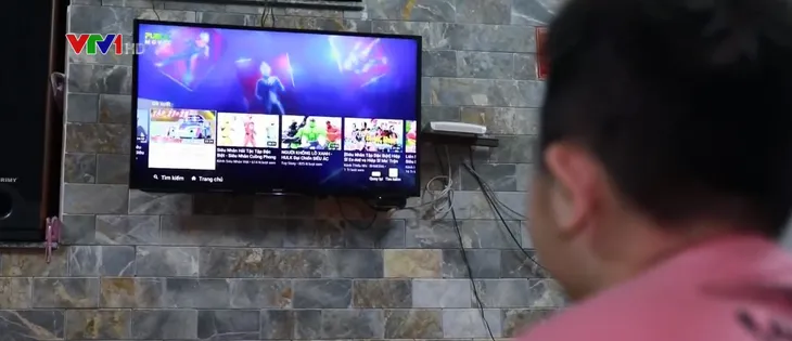 Mối nguy hiểm rình rập bủa vây trẻ giữa ma trận video độc hại trên mạng xã hội - Ảnh 1. Mối nguy hiểm rình rập bủa vây trẻ giữa ma trận video độc hại trên mạng xã hội - Ảnh 1.