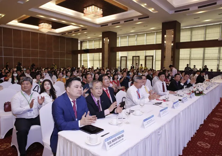 Hàng trăm ca biến chứng thẩm mỹ phải điều trị mỗi tháng - Ảnh 2. Hàng trăm ca biến chứng thẩm mỹ phải điều trị mỗi tháng - Ảnh 2.