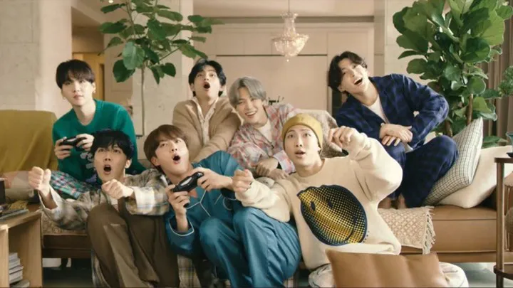 BTS - Nghệ sĩ đầu tiên sở hữu ca khúc ngoại ngữ debut Quán quân Billboard 100 - Ảnh 1. BTS - Nghệ sĩ đầu tiên sở hữu ca khúc ngoại ngữ debut Quán quân Billboard 100 - Ảnh 1.