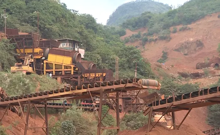 Hơn 40.000 tấn quặng bị thu giữ khó hiểu, doanh nghiệp bên bờ vực phá sản - Ảnh 3. Hơn 40.000 tấn quặng bị thu giữ khó hiểu, doanh nghiệp bên bờ vực phá sản - Ảnh 3.