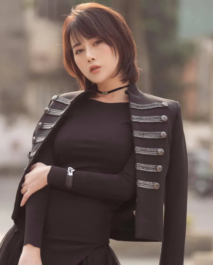 Phương Oanh cực ngầu khoe tóc mới - Ảnh 4. Phương Oanh cực ngầu khoe tóc mới - Ảnh 4.