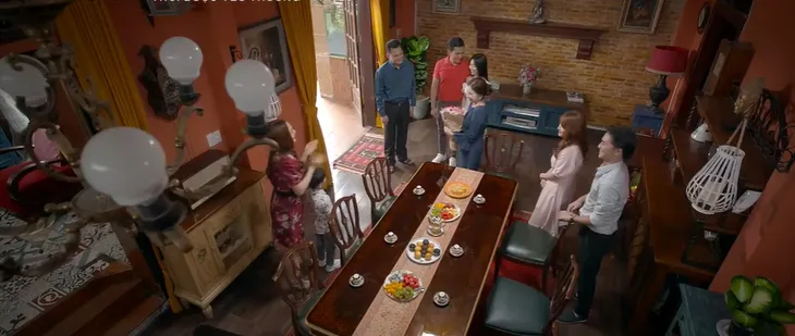 Trói buộc yêu thương - Tập 36: Ở bệnh viện tâm thần, Hà vẫn có thể bắt cóc được bà Lan - Ảnh 15. Trói buộc yêu thương - Tập 36: Ở bệnh viện tâm thần, Hà vẫn có thể bắt cóc được bà Lan - Ảnh 15.