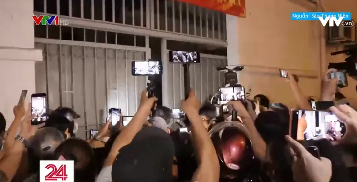 Phẫn nộ nạn livestream bất chấp nội dung để câu view, câu like - Ảnh 1. Phẫn nộ nạn livestream bất chấp nội dung để câu view, câu like - Ảnh 1.