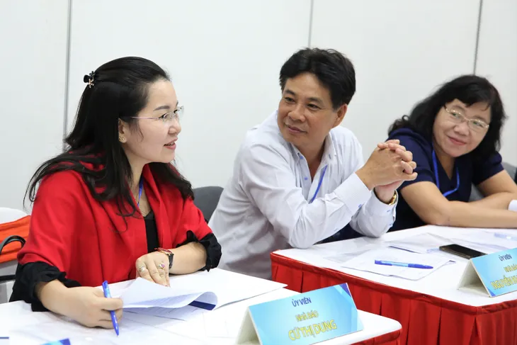 Ban Giám khảo LHTHTQ lần thứ 40 bắt đầu chấm thi ngay từ buổi tối - Ảnh 4. Ban Giám khảo LHTHTQ lần thứ 40 bắt đầu chấm thi ngay từ buổi tối - Ảnh 4.