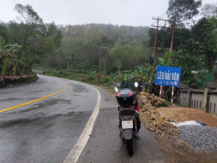 Chàng trai xuyên Việt bằng xe điện trong 10 ngày - Ảnh 1. Chàng trai xuyên Việt bằng xe điện trong 10 ngày - Ảnh 1.