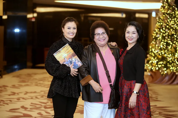 NSND Hoàng Dũng nén đau dự họp báo phim mới Trở về giữa yêu thương - Ảnh 10. NSND Hoàng Dũng nén đau dự họp báo phim mới Trở về giữa yêu thương - Ảnh 10.