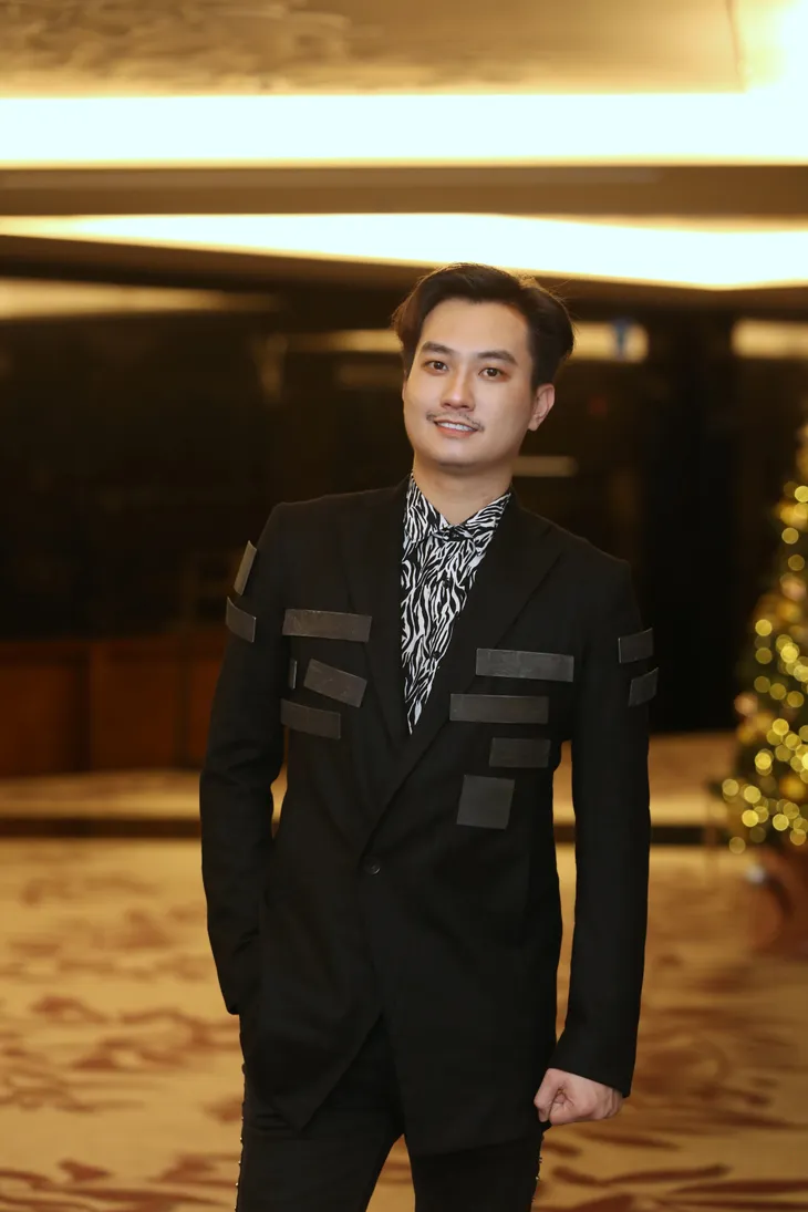 NSND Hoàng Dũng nén đau dự họp báo phim mới Trở về giữa yêu thương - Ảnh 7. NSND Hoàng Dũng nén đau dự họp báo phim mới Trở về giữa yêu thương - Ảnh 7.