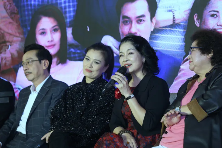 NSND Hoàng Dũng nén đau dự họp báo phim mới Trở về giữa yêu thương - Ảnh 18. NSND Hoàng Dũng nén đau dự họp báo phim mới Trở về giữa yêu thương - Ảnh 18.