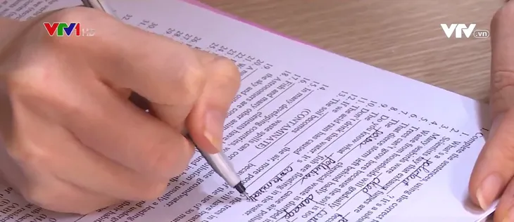 Xoá chứng chỉ tin học, ngoại ngữ để cởi trói cho giáo viên - Ảnh 1.