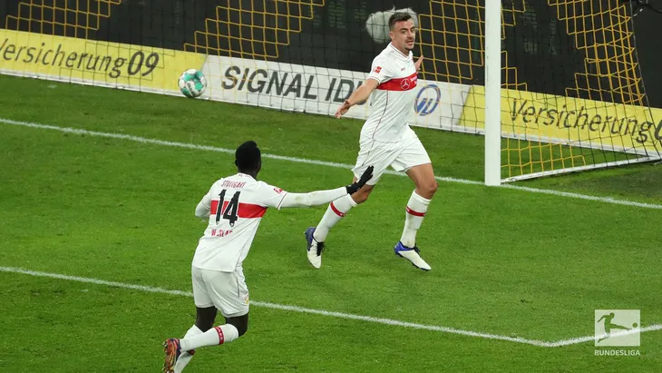 Vòng 11 Bundesliga: Dortmund thua đậm khó tin trên sân nhà trước Stuttgart - Ảnh 2. Vòng 11 Bundesliga: Dortmund thua đậm khó tin trên sân nhà trước Stuttgart - Ảnh 2.
