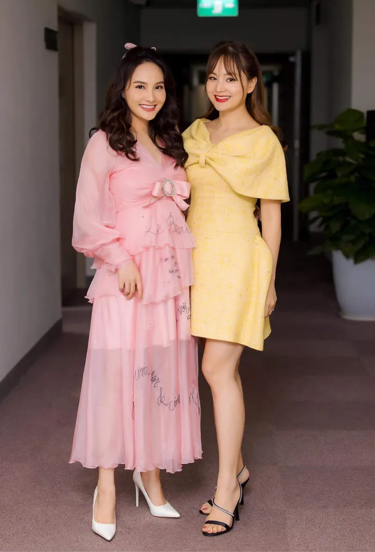 Bảo Thanh, Lan Phương khiến khán giả bấn loạn vì quá giống nhau - Ảnh 2. Bảo Thanh, Lan Phương khiến khán giả bấn loạn vì quá giống nhau - Ảnh 2.